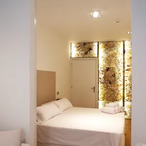 2* Affittacamere Cosmopolitan Boutique Rambla